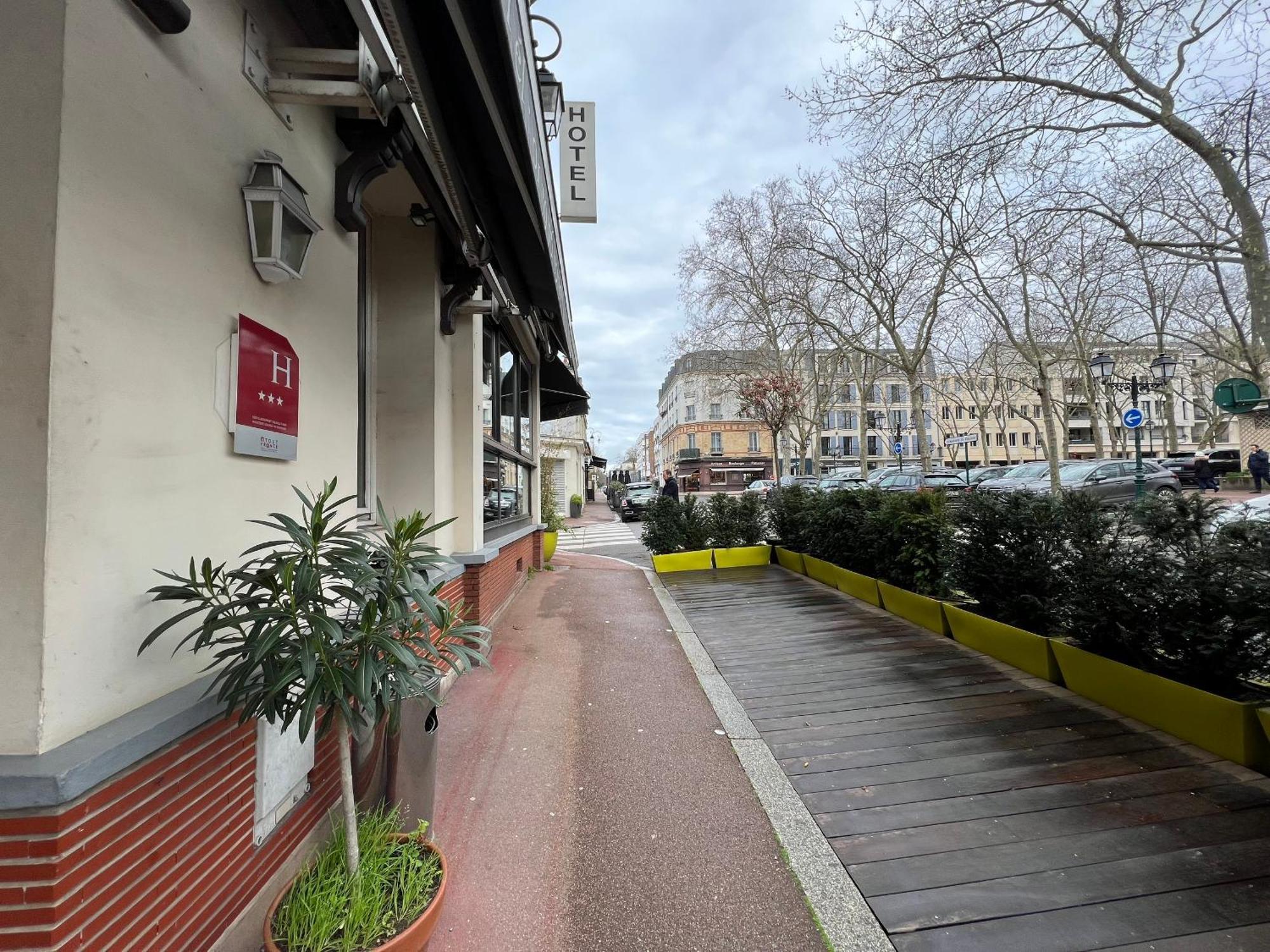 Hotel Paris Vesinet- Logis Hotel Restaurant Le Vésinet Exterior photo